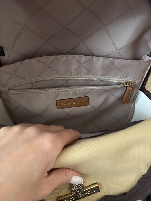 Раница Michael Kors в отлично състояние с красив дизайн