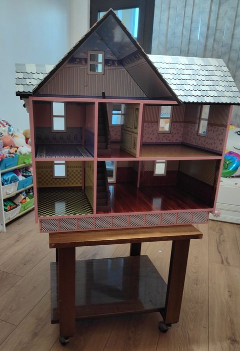 Дървена къща за игра