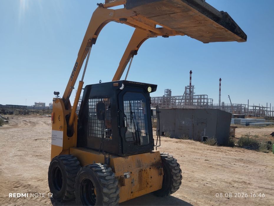 Мини погрузчик JC60H
