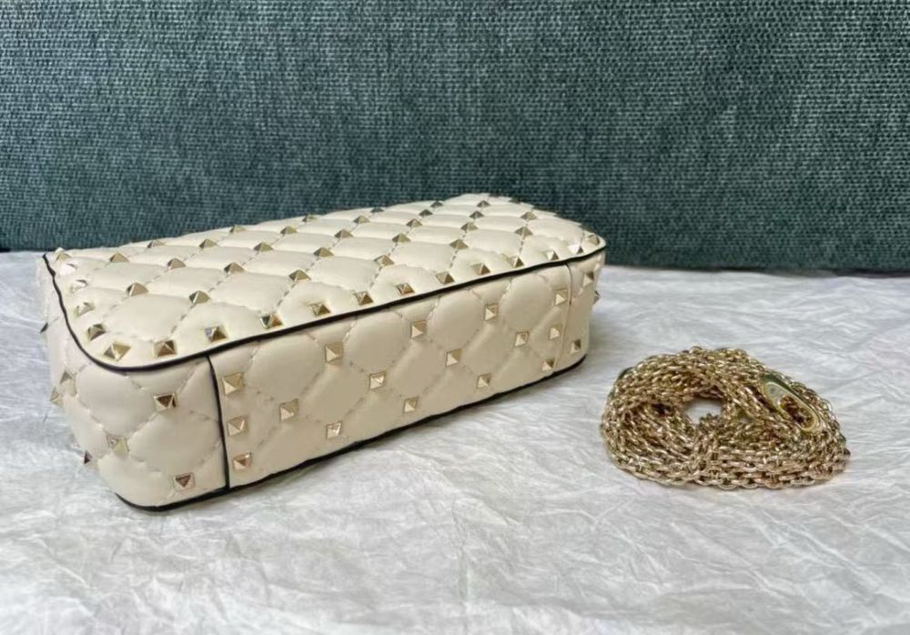 Geanta Valentino Garavani Rockstud piele pe stoc