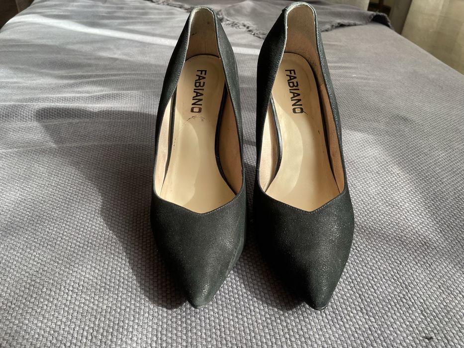 Обувки на висок ток