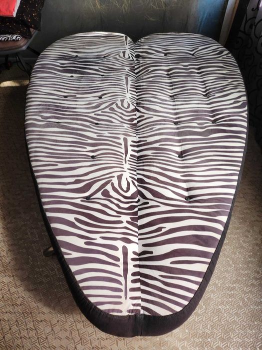 Продавам датски диван тип сърце