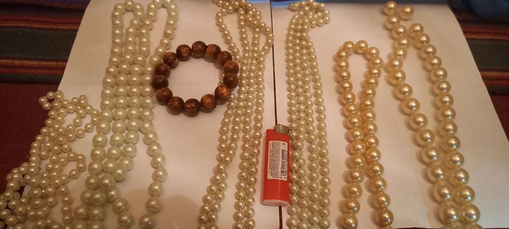 продаю разные бусы.