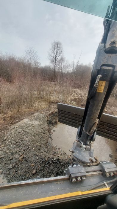 Услуги с фугорез,свредел,комбинирани багери и камион четириос самосвал