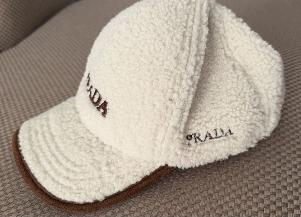 Бейсболка Prada, теплая