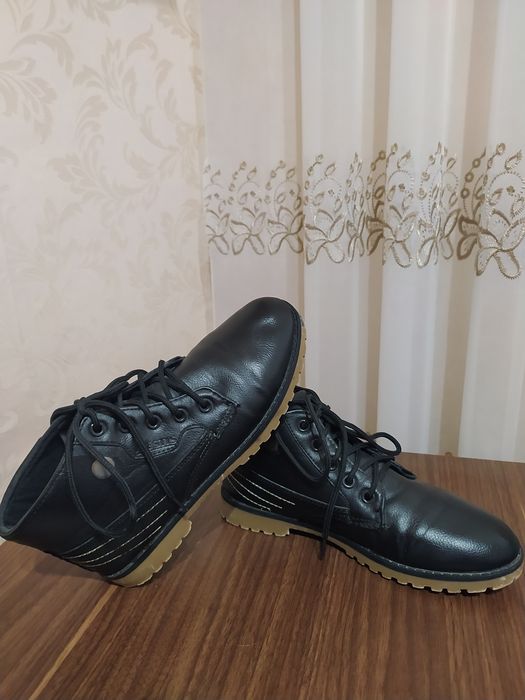 Продам женские ботиночки