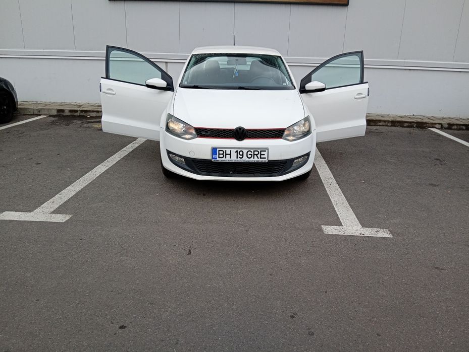 VOLKSWAGEN Polo