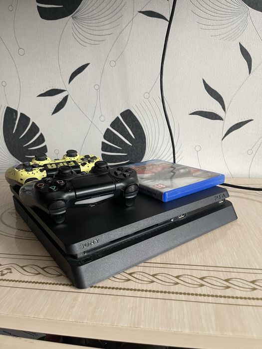 Продам sony PS4:)