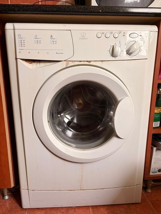 Vand ieftin masina de spalat Indesit