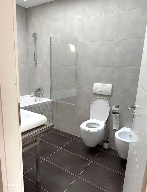 Apartament de 3 camere de inchiriat | Terasa 41 MP | Parcare | Scoala