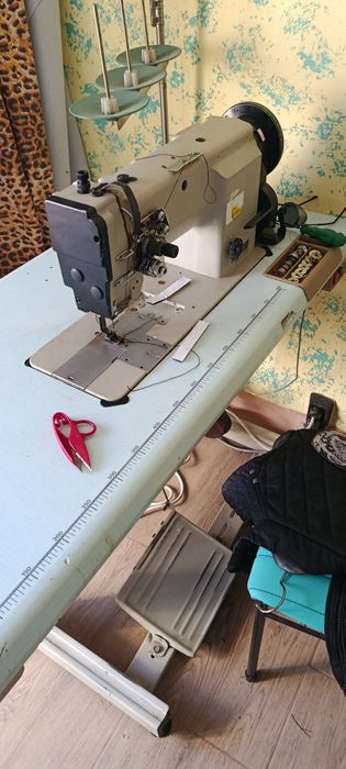 Двуиглова шевна машина