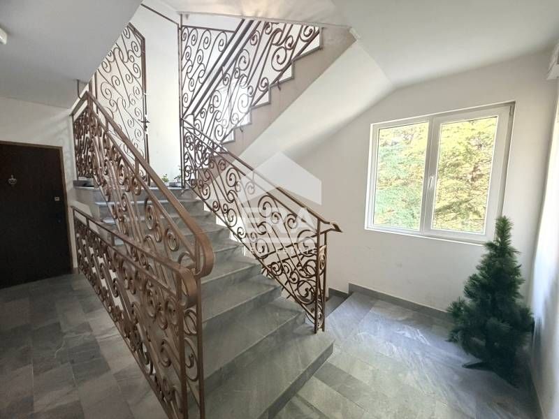 Дава се под наем Двустаен апартамент в Варна, Бриз - 80 кв.м за 498.27 € - Снимка #1