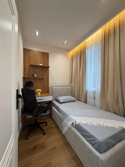 СВОЯ! Продам 2в3/2/5. 55кв.м Максим Горький метро, Художников.