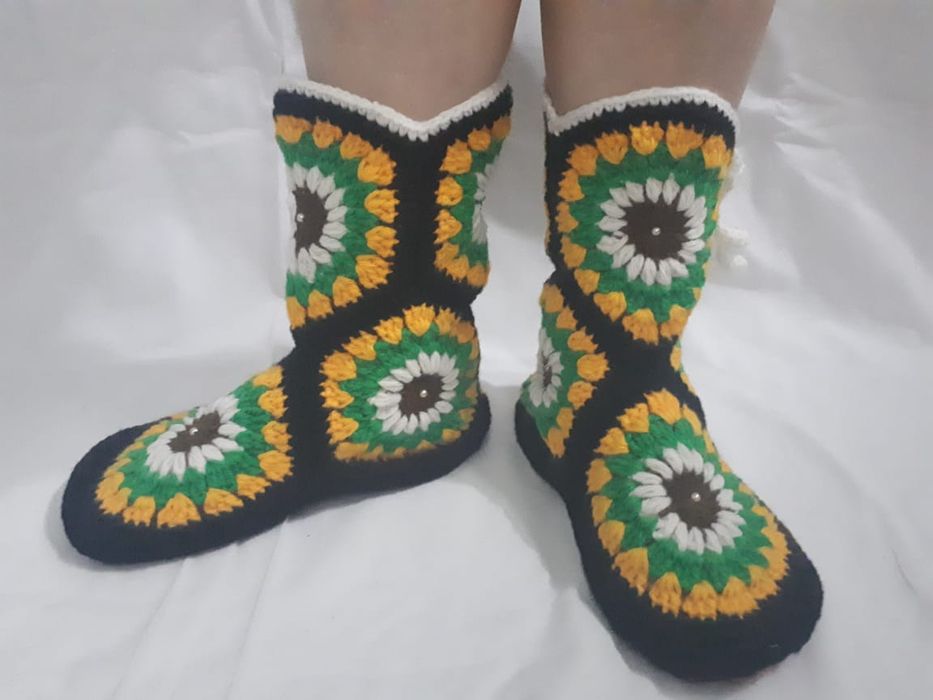 Продам вязаные тапочки,сапожки