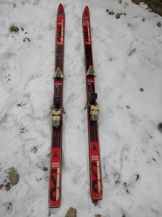 Vând Schiuri Atomic