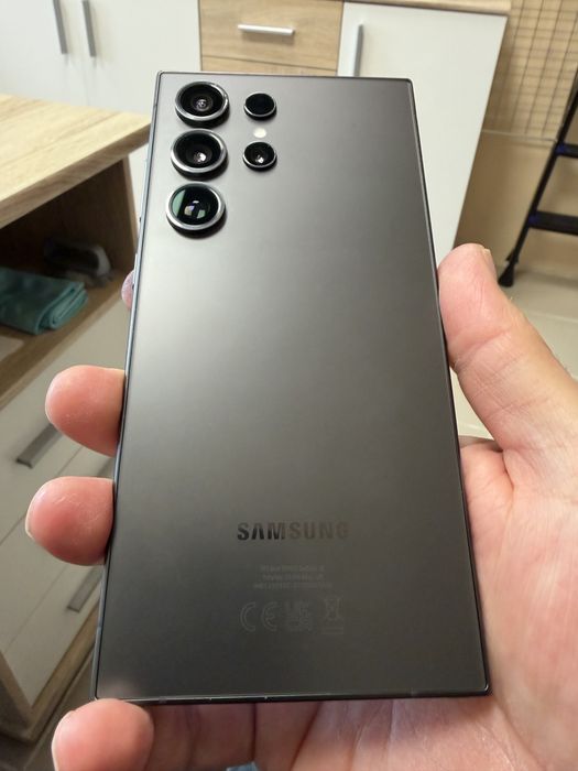 Samsung Galaxy S24 Ultra 12/512gb - отличен