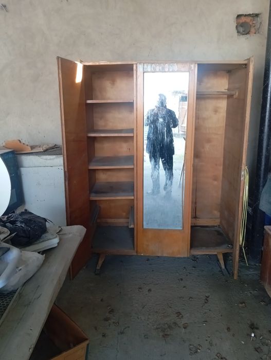 Продается старый мебель