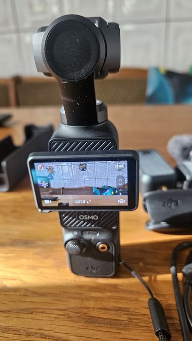 Kit Vlogging / Podcasting Complet: DJI Osmo Pocket 3 Creator Combo + Extra DJI Mic 2 + Card Lexar