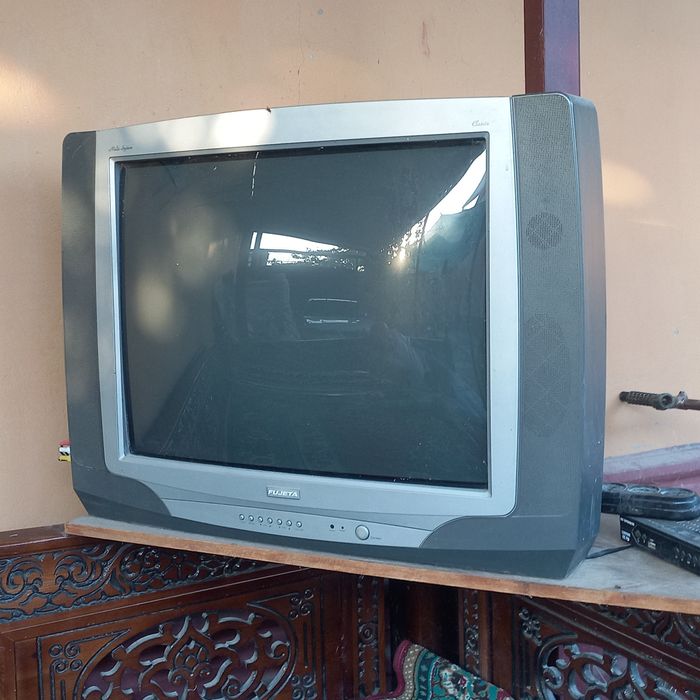 Televizor sotiladi holati yaxshi