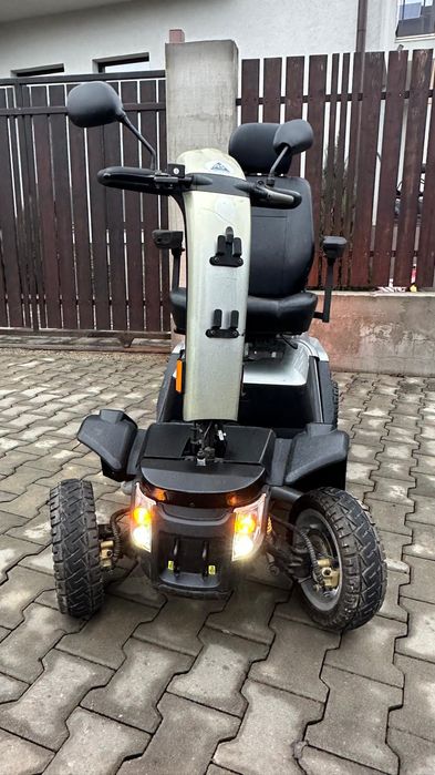 Scaun carucior tricicleta scuter  carut dizabilitati electric handicap