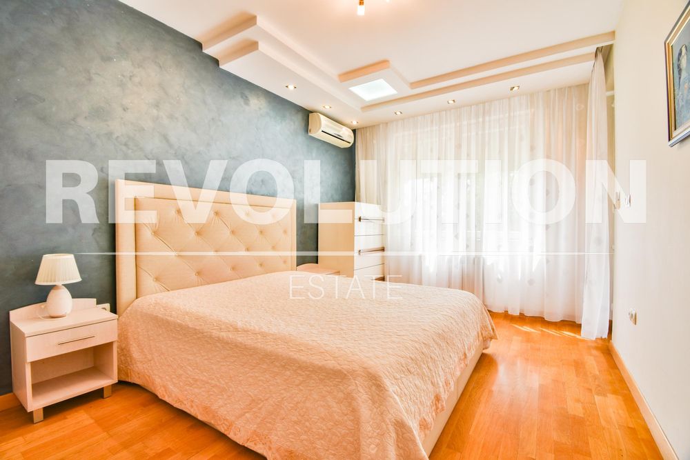 Дава се под наем Многостаен апартамент в София, Иван Вазов - 200 кв.м за 1980 € - Снимка #1