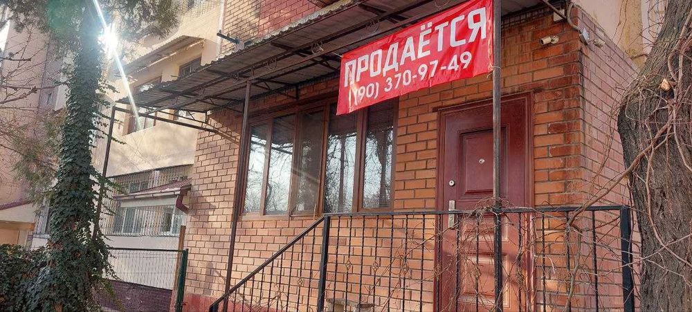 Продаю 3х квартиру, 1й этаж, возле метро Туркистон, Юнусобод 15-21-26.