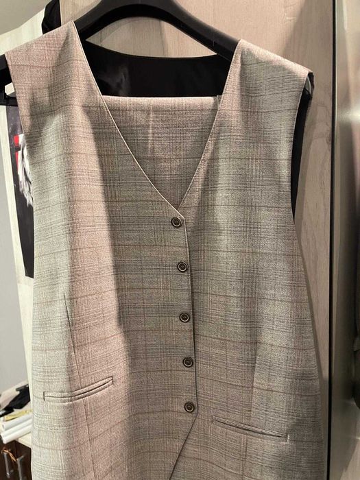 Costum gri complet în stare impecabilă