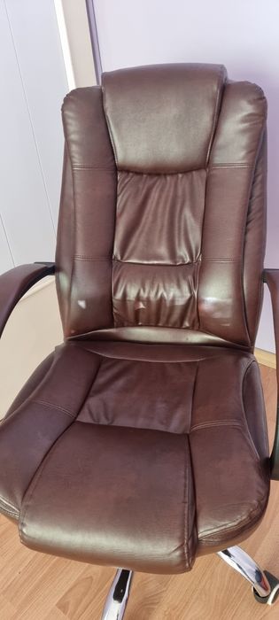 Кожен  офис стол