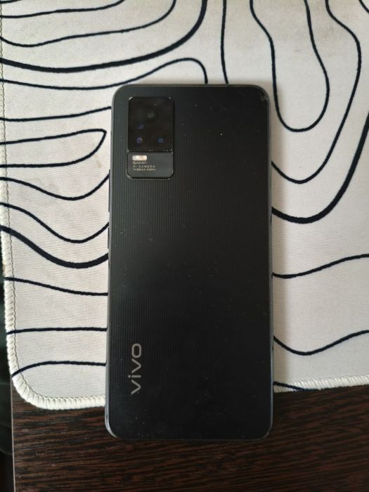 Телефон Vivo V21e