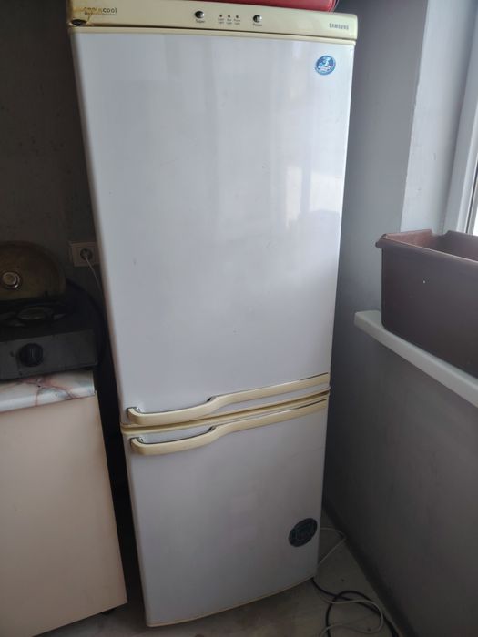 Холодильник Samsung