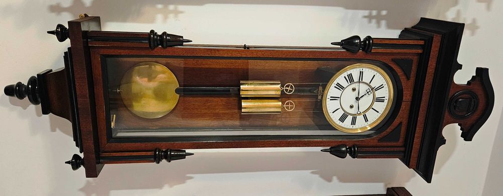 Ceas de perete cu pendula si 2 greutati anii 1870