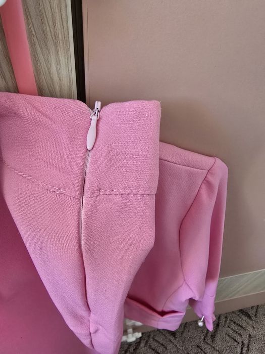 Официален костюм