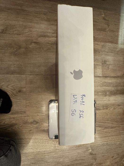 IPad 11 Pro 4th gen 256 GB + Cellular + keyboard + case