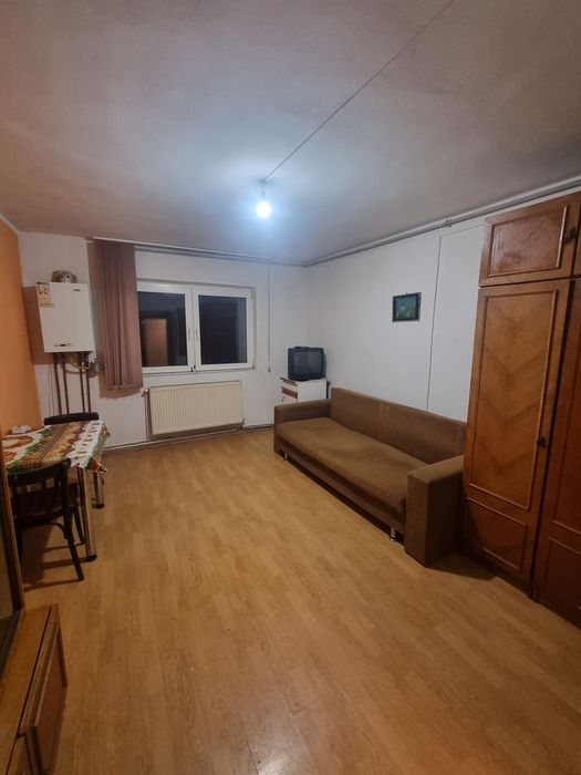 Închiriez garsonieră