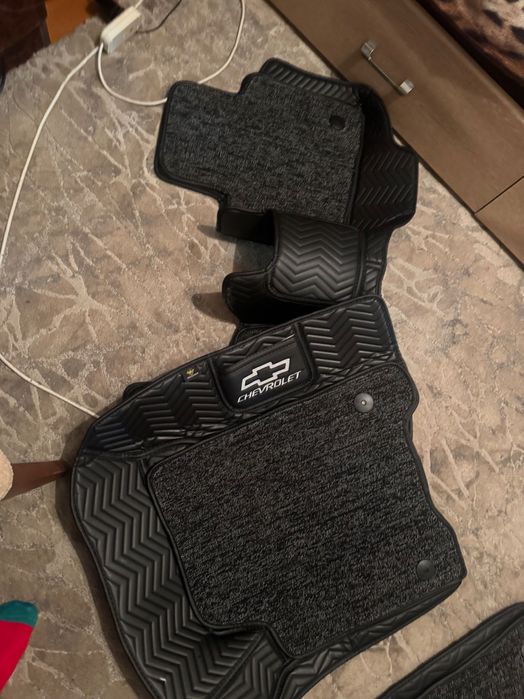 Продам коврики на шеврале ниву