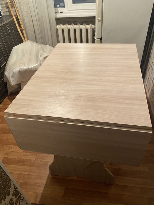 Продам стол в хорошем состояний