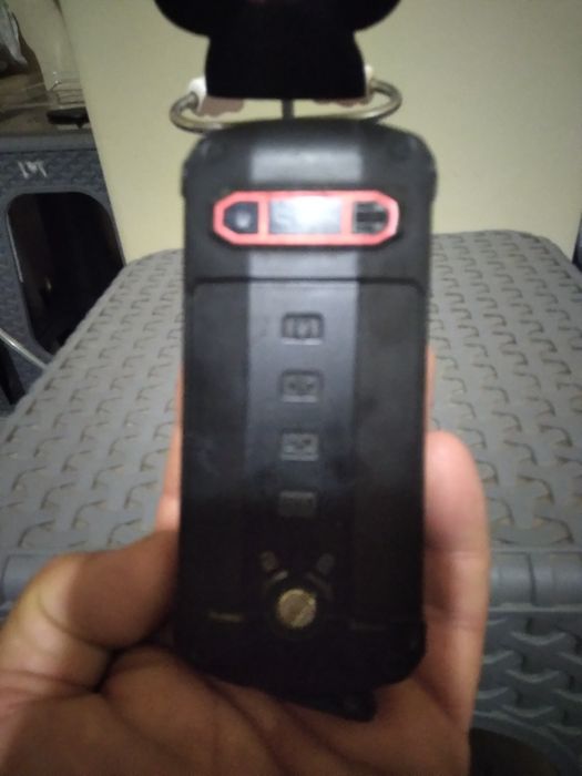 Telefon clasic cu butoane