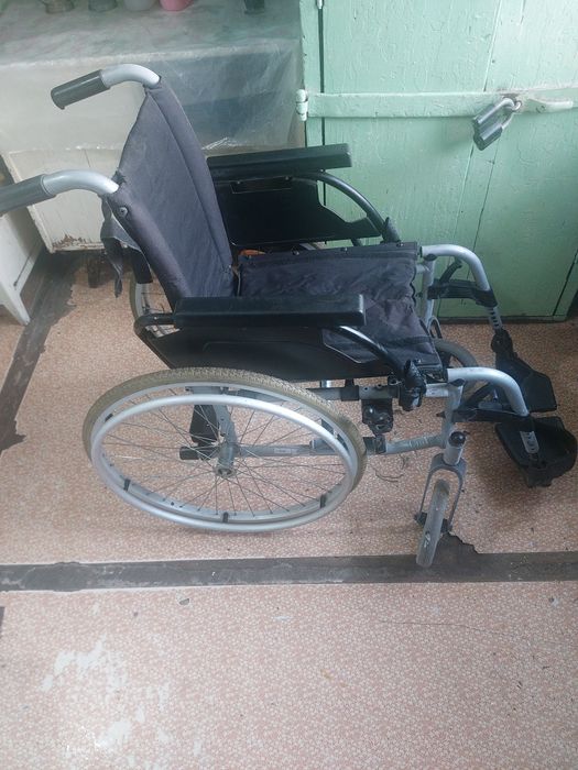 Продам инвалидную коляску