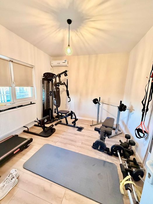 Casa / Vila 205 mp, 5 camere cu bai proprii, curte, Eforie Nord