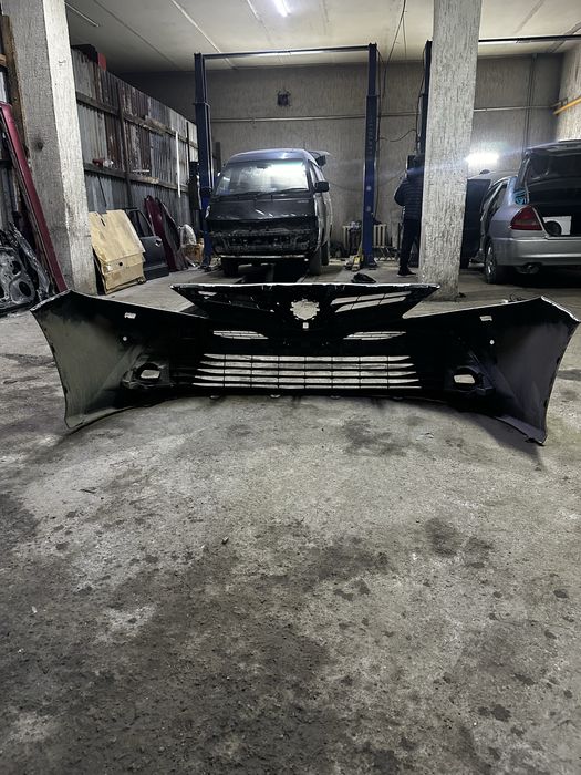 Продам бампер Тайота Камри 70