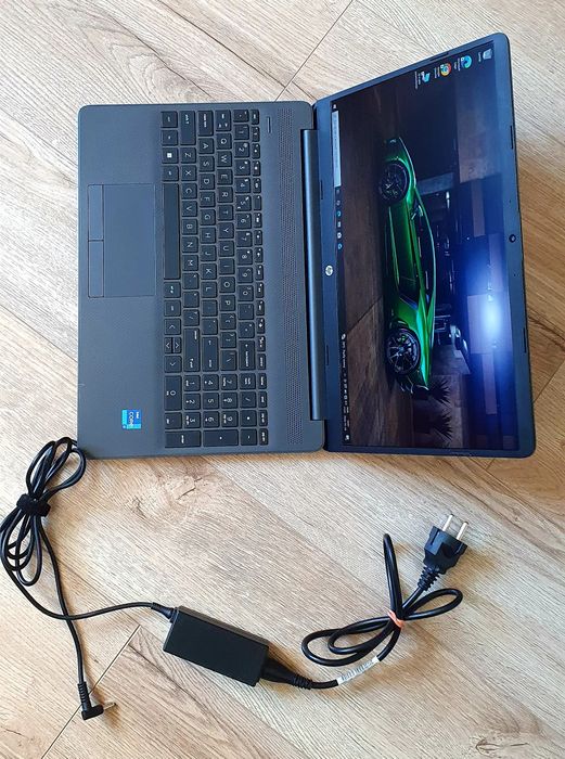 Laptop HP 250 G9 i7 1255U 16GB RAM 512GB iris xe

Iris xe