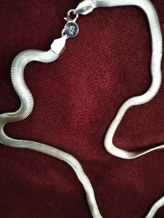 Очень красивая цепочка мужская серебристая