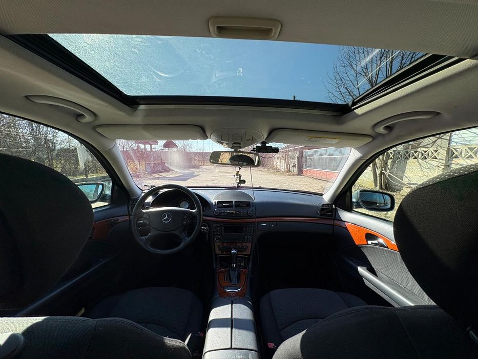 Vand sau schimb Mercedes E 220