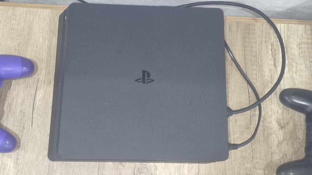PS4 в идеальном состояний