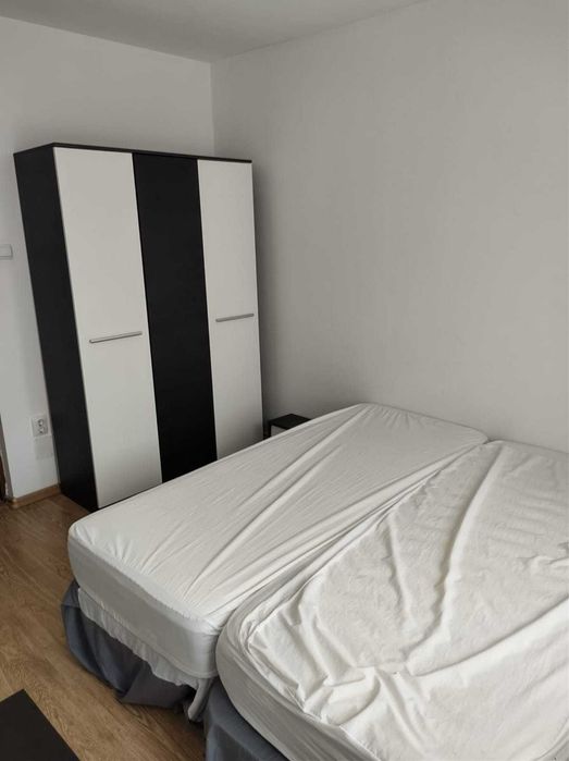Apartament de închiriat cu 3 camere la etajul 4