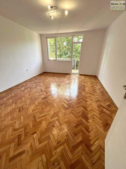 Тристаен апартамент до парк "Монтанезиум" и "Слънчева градина"