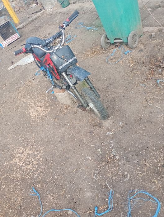 Vând cross de 49 necesită demarou fac și diferite schimburi