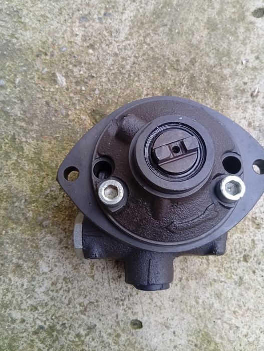 Vând pompa servo direcție eaton raba