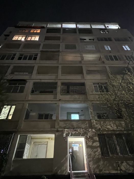 Mirobod bozari yonida 2 xona uy 7 etaj sotiladi