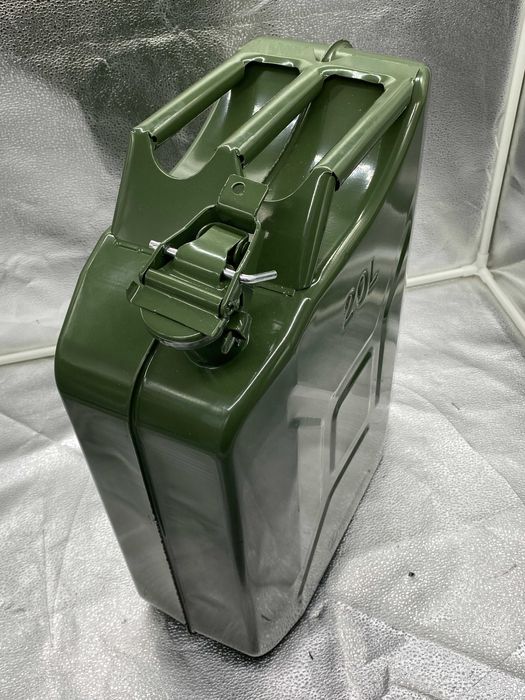 Canistra metalica 20 litri verde rezistenta pentru combustibil